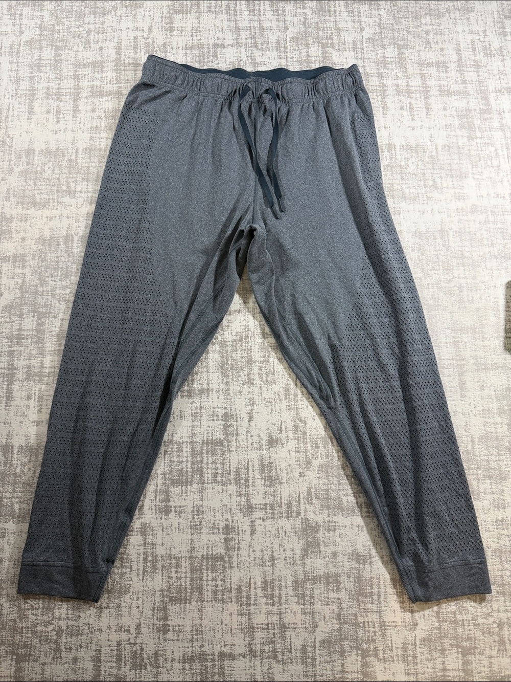 lululemon athletica Women’s Mesh Panel Athletic Training Pants Size 12 L36, I26